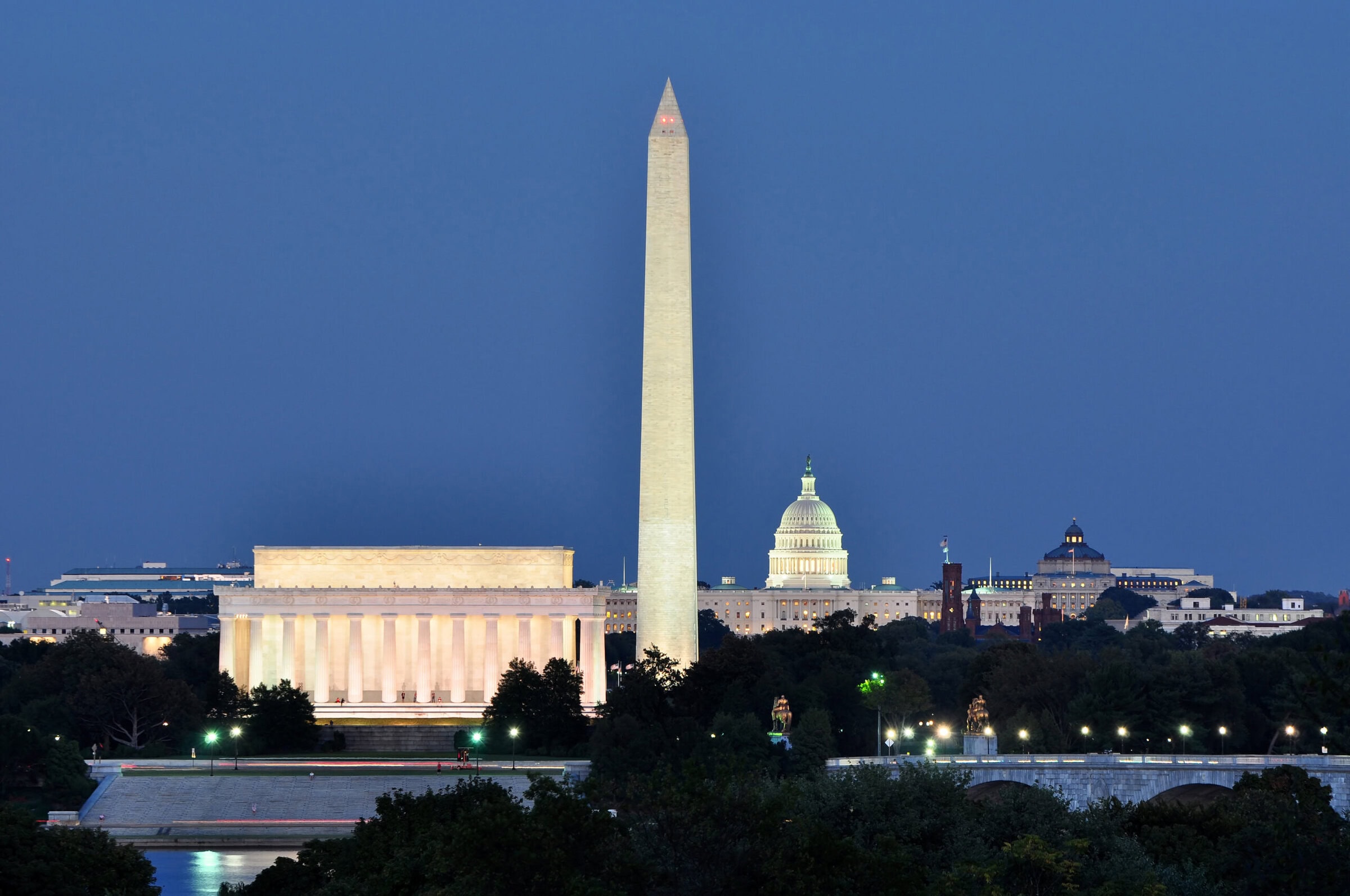 Washington,Dc,Skyline,Including,Lincoln,Memorial,,Washington,Monument,And,Us Washington,Dc,Skyline,Including,Lincoln,Memorial,,Washington,Monument,And,Us