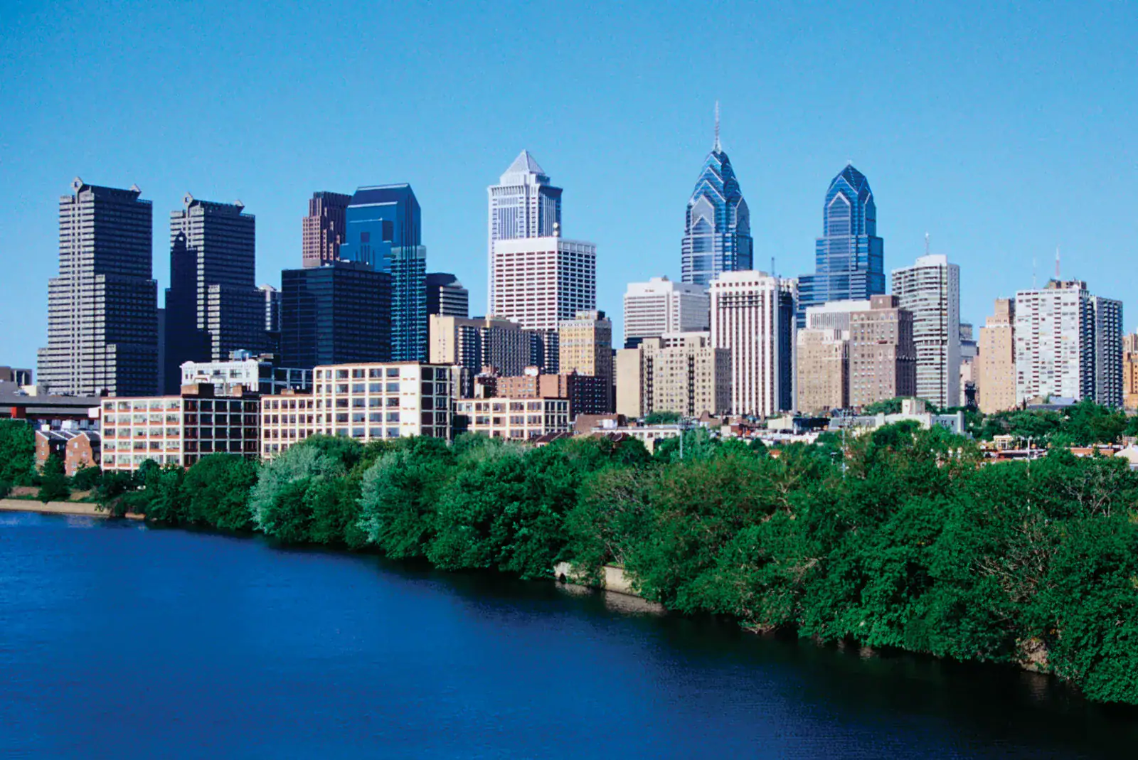 Philadelphia-foreground-Schuylkill-River