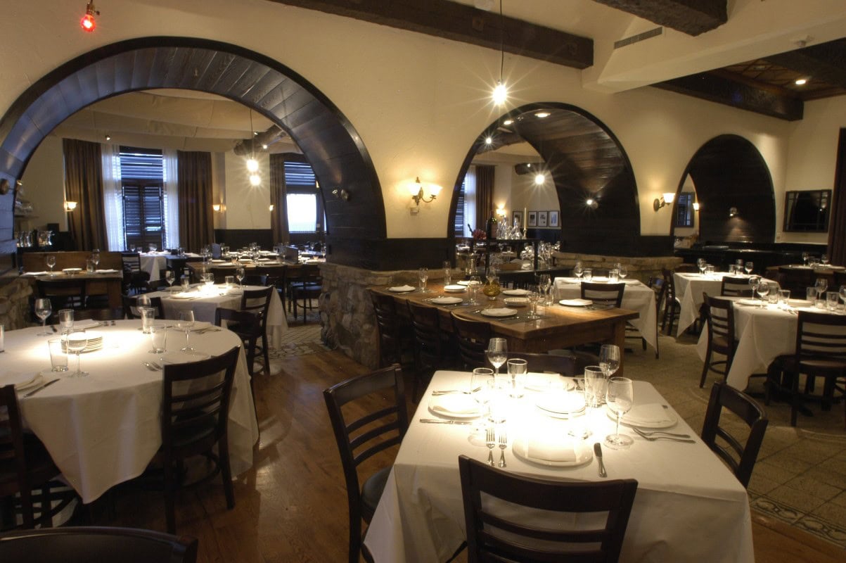 1141_interior_triple_arch_9173d0b3-5056-a36f-23f6f67ca2f0a6e8